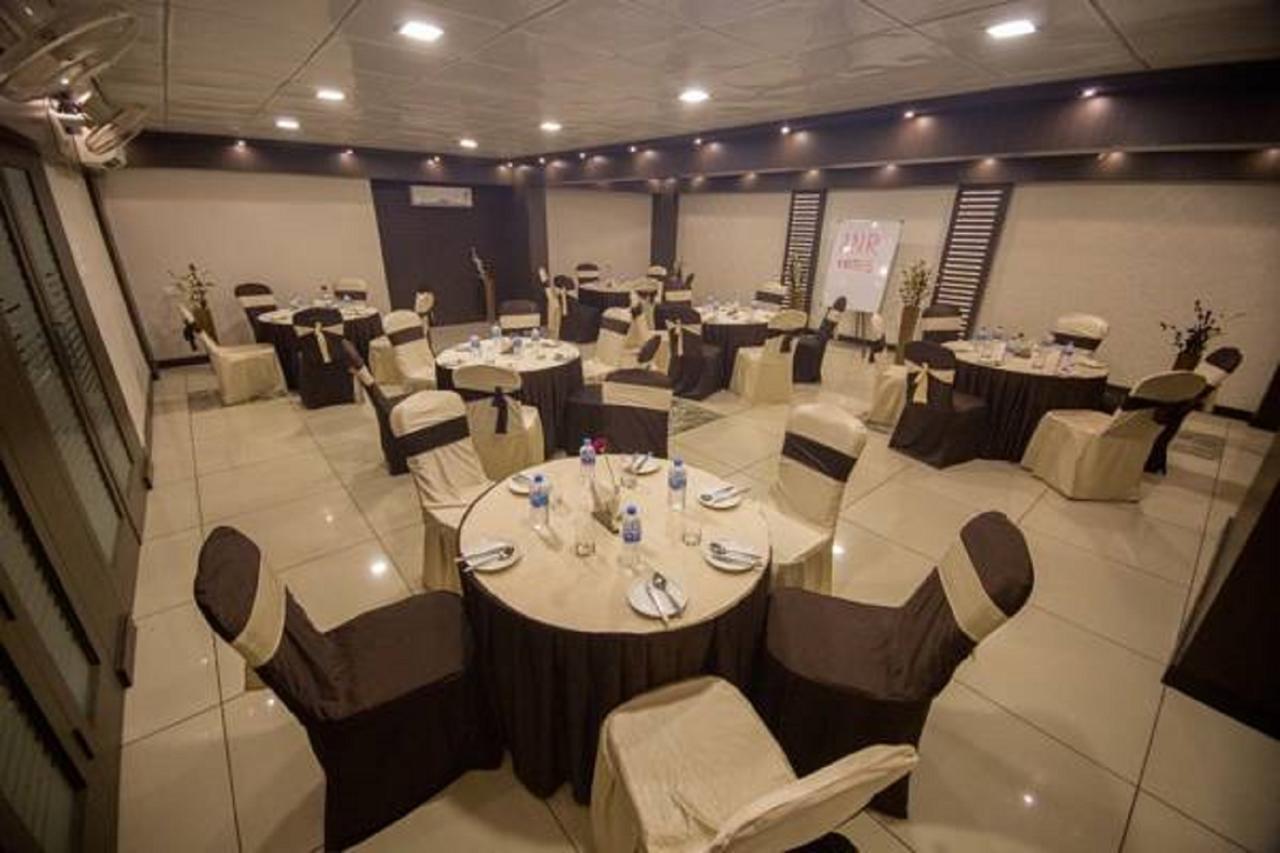 Anr Hotels Lucknow Esterno foto