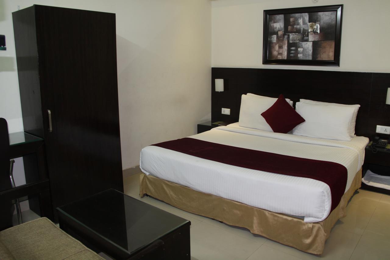 Anr Hotels Lucknow Esterno foto